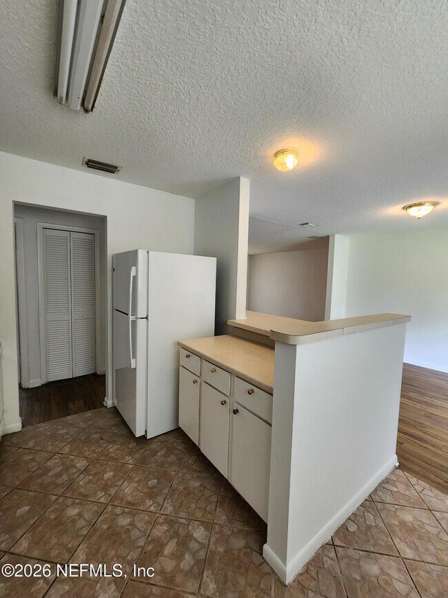 Building Photo - 1721 Hawaii Dr E