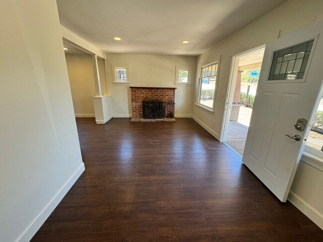 Building Photo - 3BD/2BA HOME off Old Hwy 80, Ample Parking...