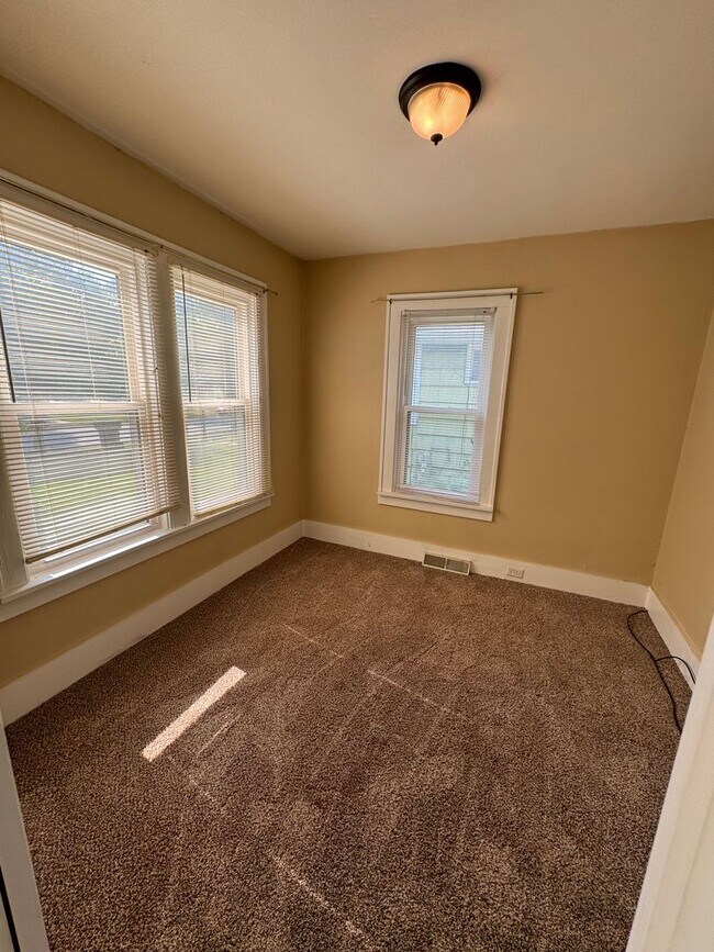 Building Photo - Charming 3-Bedroom, 1-Bathroom Home with Garage – $1,350/Month | Accepting Section 8