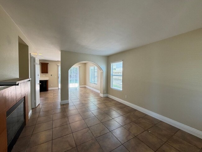 Building Photo - Two-story home in Eastlake