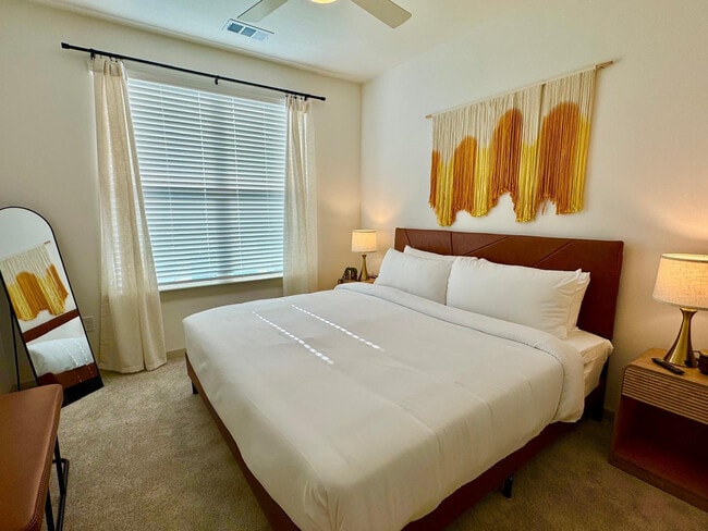 Building Photo - 1301 Leah Ave