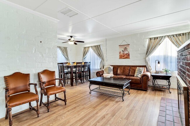 Building Photo - 2 Bedroom 1 Bath - Furnished Hilltop Home ...