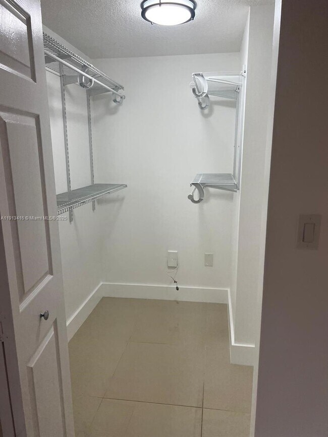 Building Photo - 2630 SW 28th St