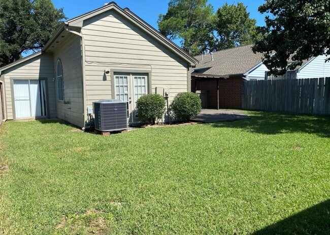 Building Photo - 7142 River Garden Dr