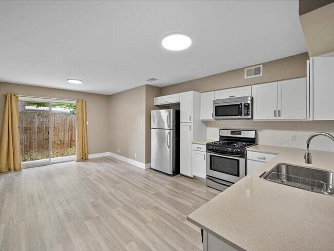 Kitchen - 2303 East Side Dr