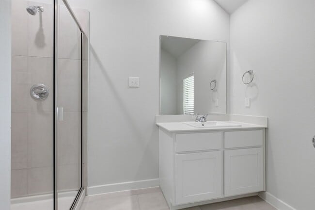 Building Photo - 637 Sierra Rdg