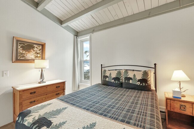 Building Photo - FREE MONTH RENT w/ 1 Year Lease - 3rd floo...