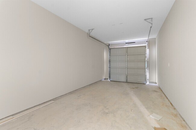 Building Photo - 3150 N Cleveland St