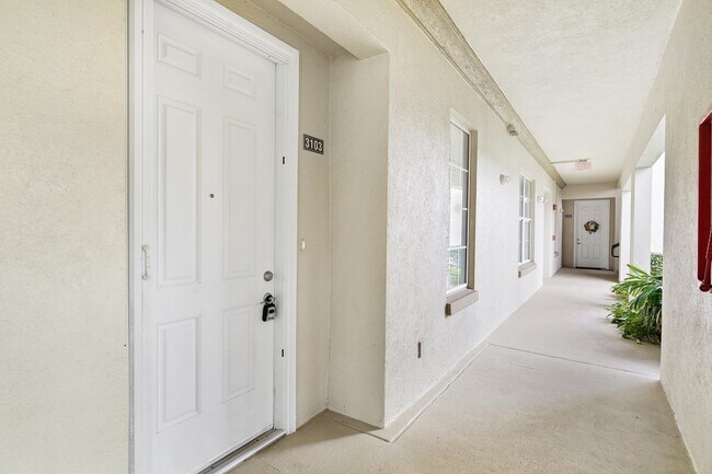 Building Photo - 160 Pantano Cay Blvd
