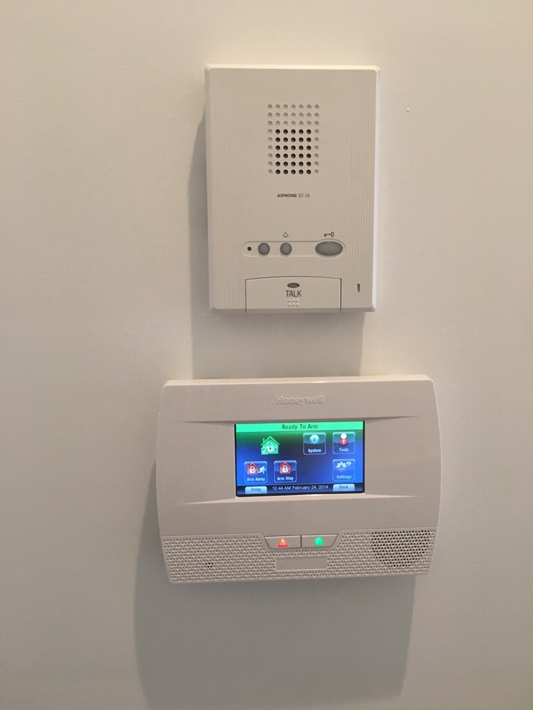 intercom & security pad - 511 Toulouse St