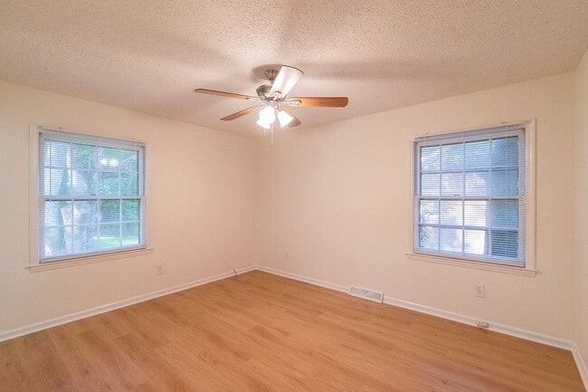 Building Photo - Well maintained ranch home in Charlotte!