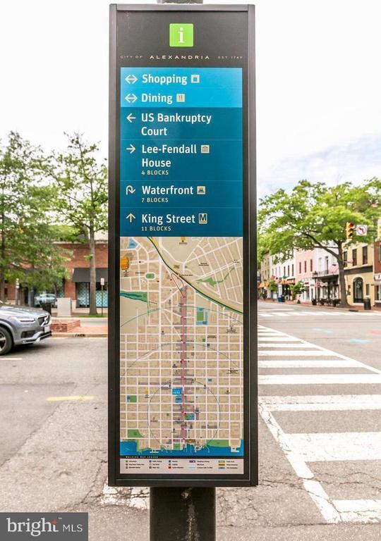 Building Photo - 1706 W Abingdon Dr