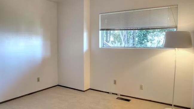 Building Photo - 2381 Paradise Dr