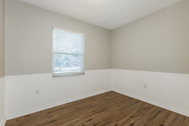 Building Photo - 3014 N Pineway Dr