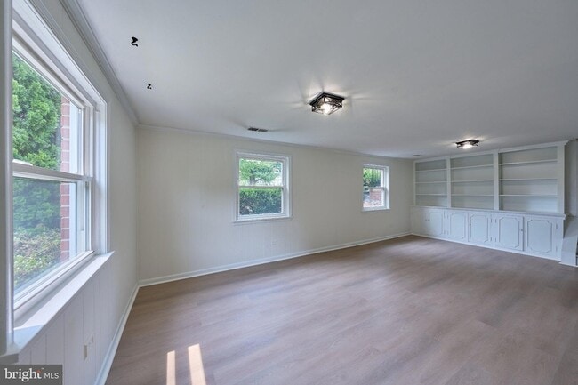 Building Photo - 2924 Gracefield Rd