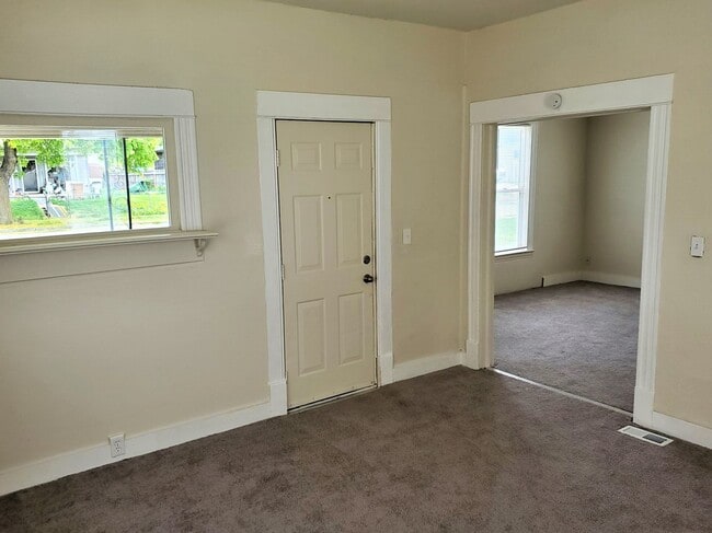 Building Photo - Fantastically updated Monroe District Area 3BR/1.5BA House