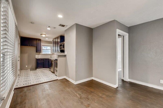 Building Photo - 4208 Valentine St