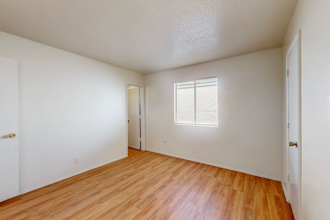 Building Photo - NE 1248/sf 3/BD 2/BA 1/CG