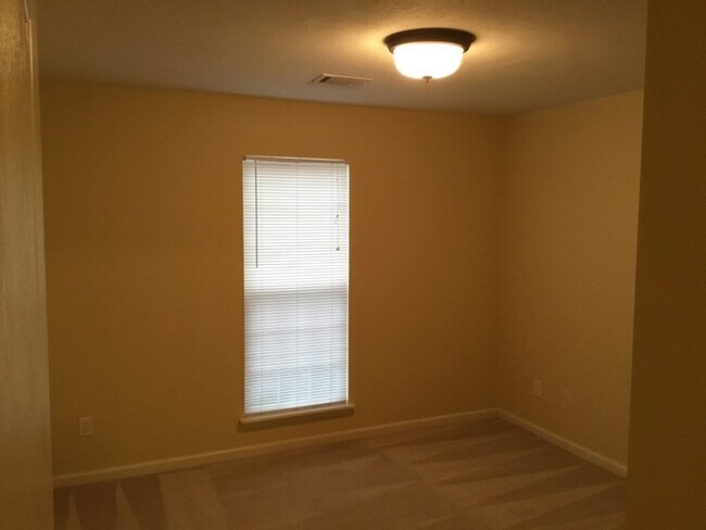 Building Photo - 506 Capstone Way