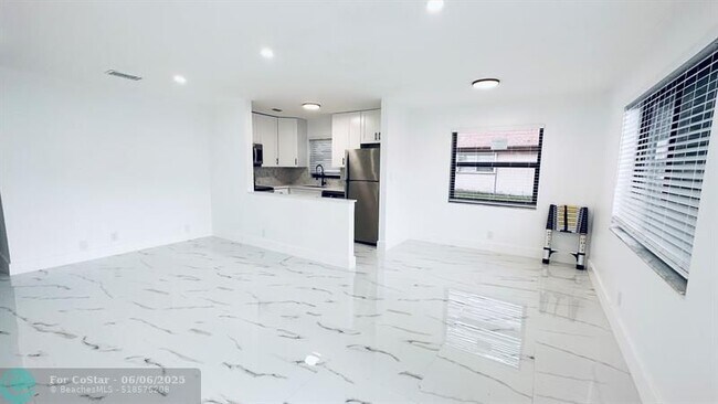 Building Photo - 1460 NW 22nd Ct