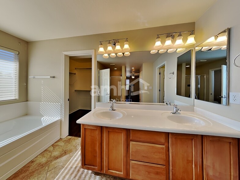 Building Photo - 2542 W Cordia Ln