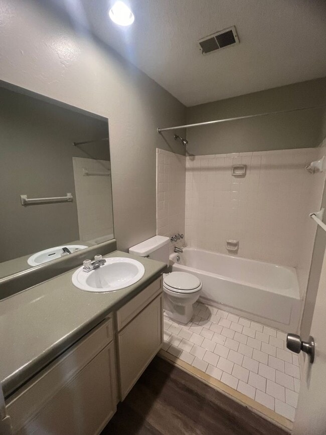 Interior Photo - Cedar Ridge