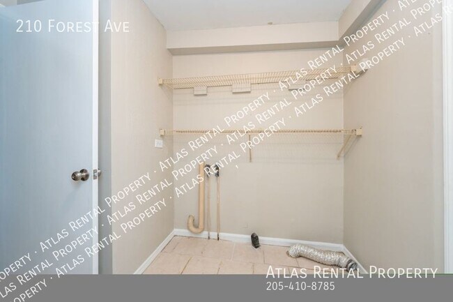 Building Photo - 210 Forest Ave