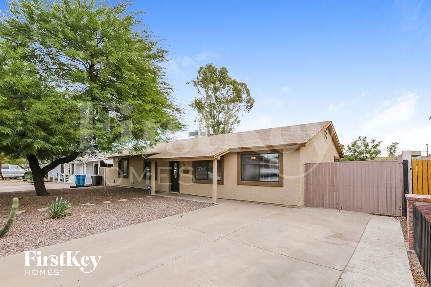 Building Photo - 3827 E Friess Dr