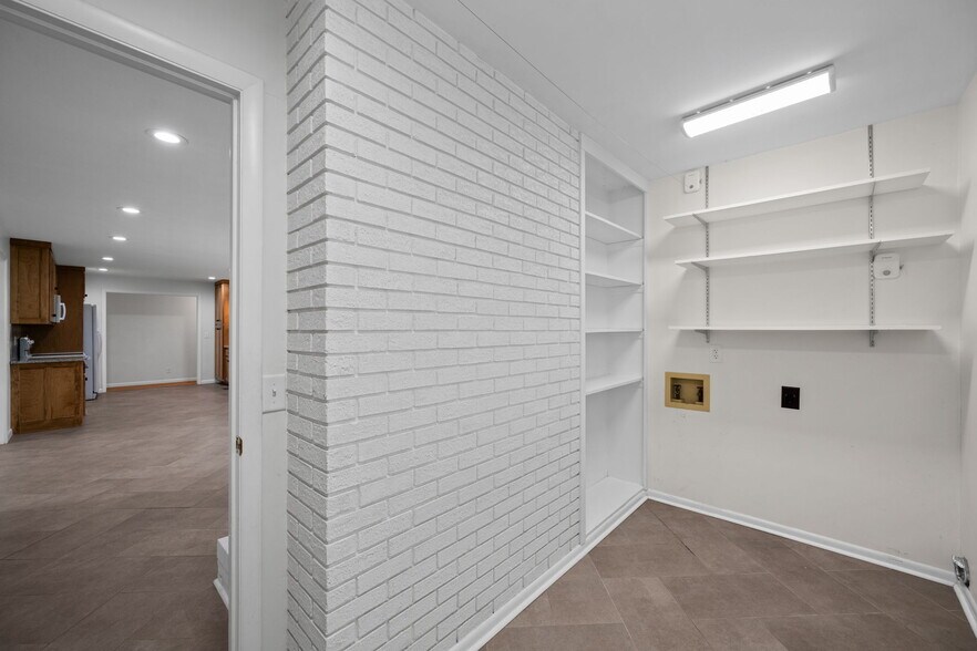 Building Photo - 2115 Ballard Pl