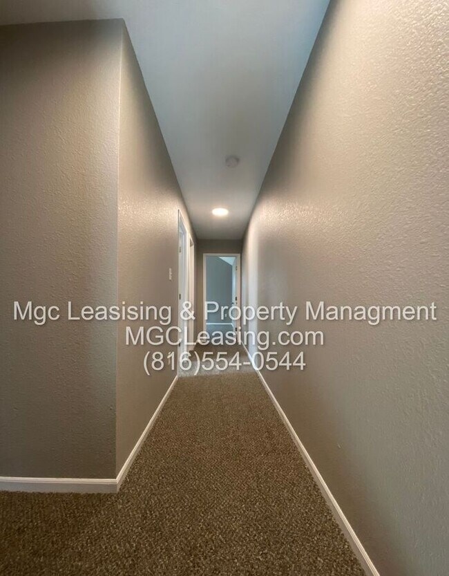 Building Photo - Superior Location in the heart of Blue Springs!