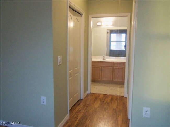 Building Photo - 8490 Kingbird Loop