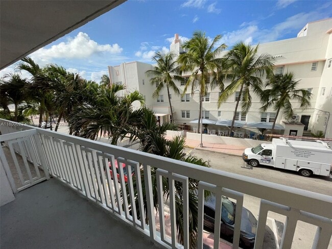 Building Photo - 1357 Collins Ave