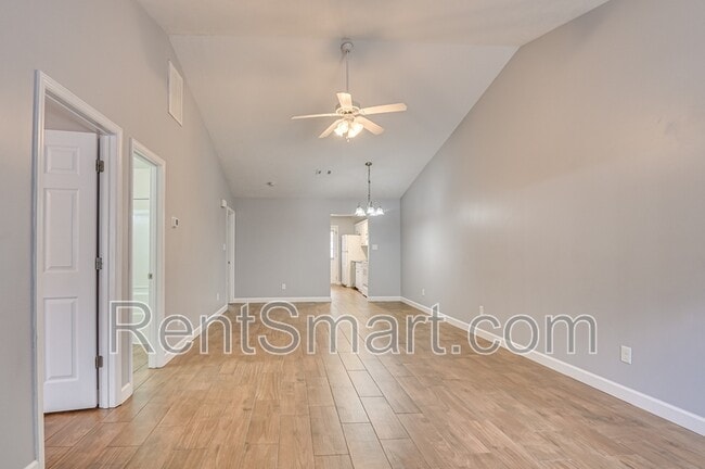 Building Photo - 330 Beech Ln