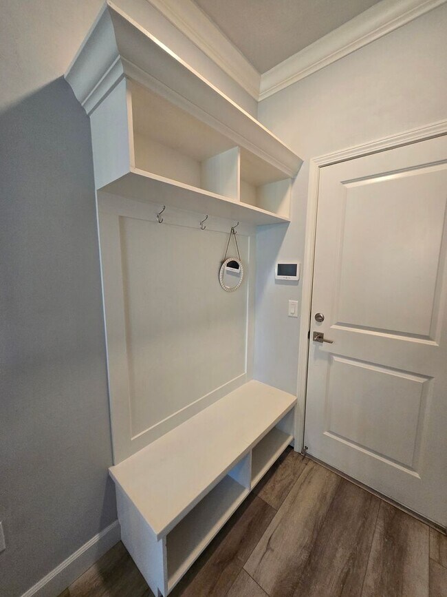 Building Photo - Beautiful 3-Bedroom, 2.5 Bath Home in Desi...
