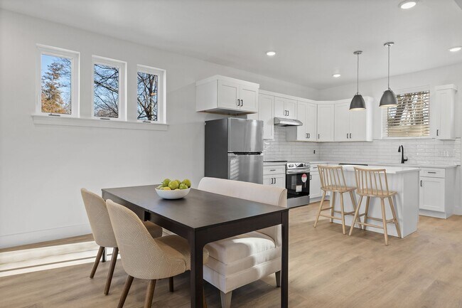 Building Photo - 1758 S Highland Park Ave