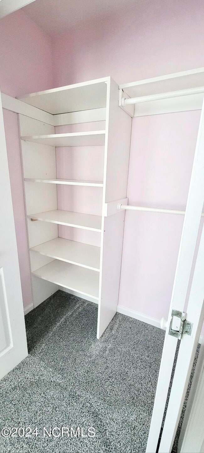 Building Photo - 120 Soundside Estates Dr