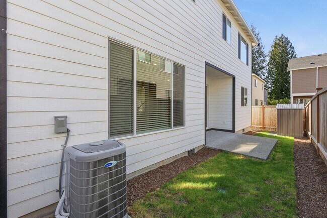 Building Photo - Corner-Lot East-Facing Home in Northshore SD