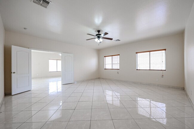 Building Photo - Beautiful 7 bedroom