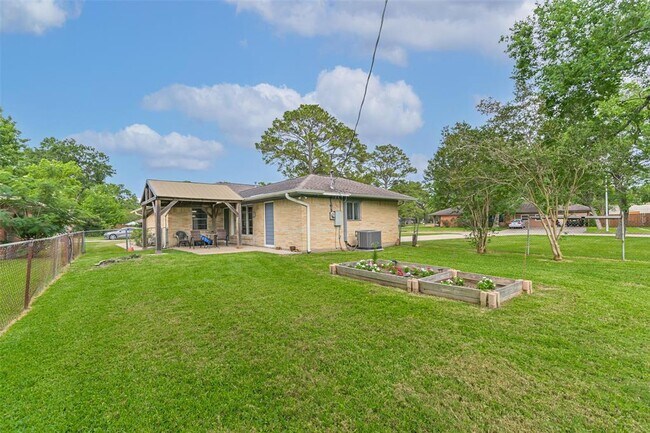 Building Photo - 10414 Woodwind Dr