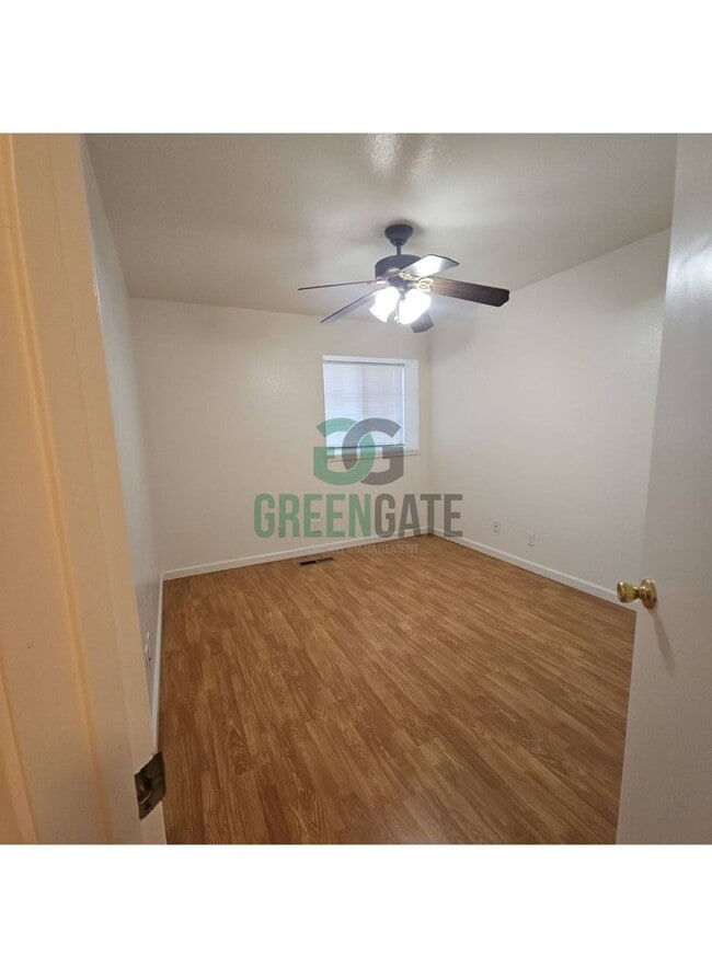 Building Photo - Beautiful 3 BEDROOM 2.5 BATH HOME IN MODES...