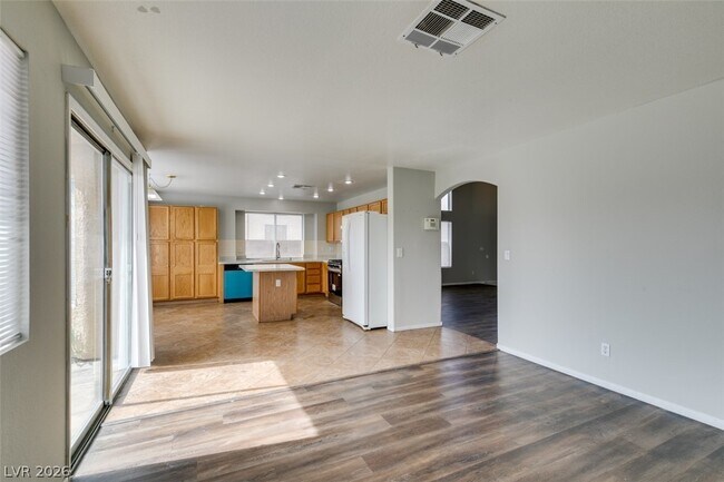 Building Photo - 7809 Calico Flower Ave