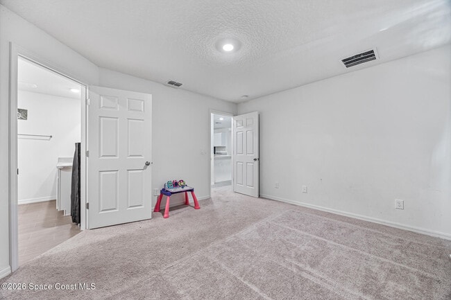 Building Photo - 1550 Leeward Ave SE