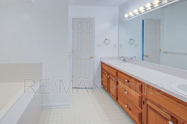 Building Photo - 427 Las Gaviotas Blvd