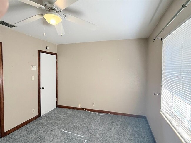 Building Photo - 2835 Dr. M.L.K. Jr St S