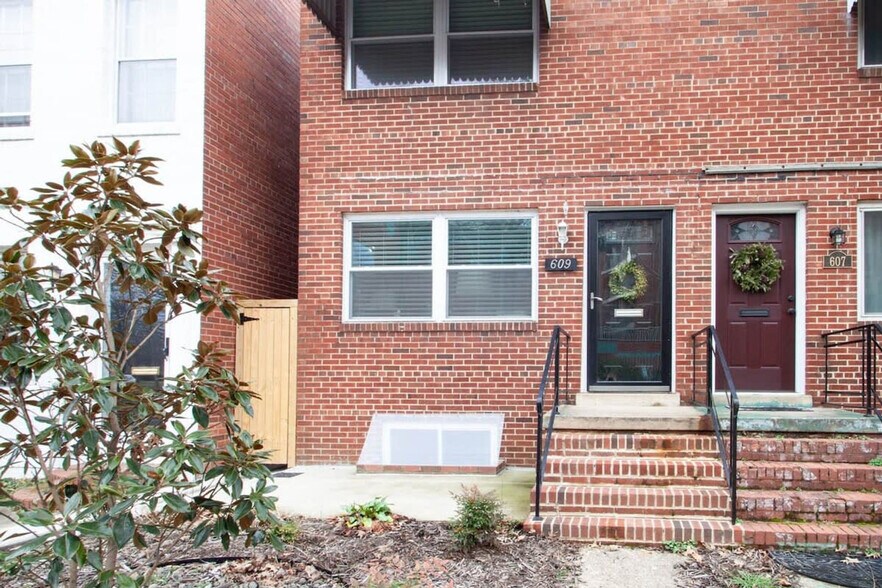 Building Photo - 609 N West St