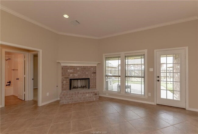 Building Photo - 1011 Emerald Dove Ave