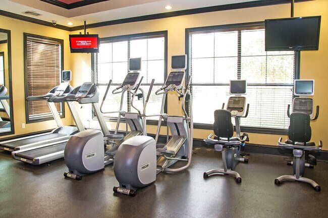 Building Photo - Spacious Comfort with $1,000 Savings!