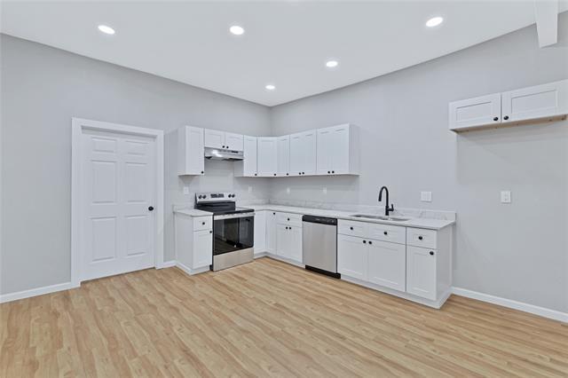 Building Photo - 323 W Cherry St