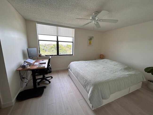 Building Photo - 1915 Lavers Cir