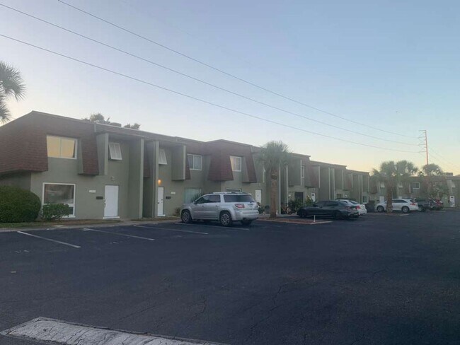 Building Photo - 1420 70th St N